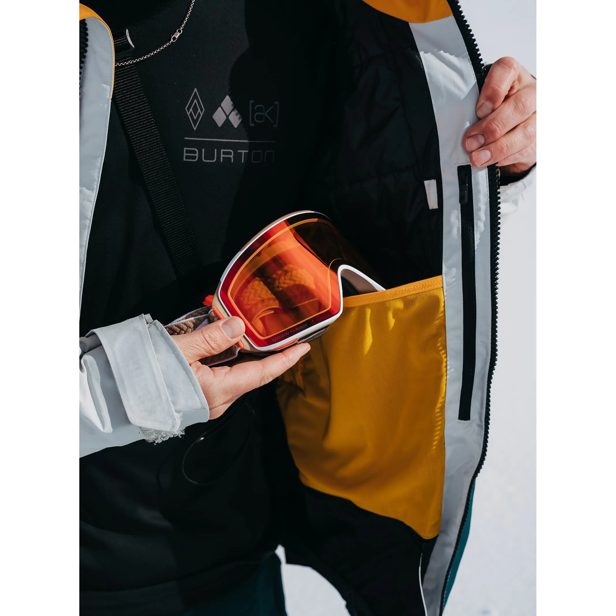 M AK GORE SWASH JACKET GRAY CLOUD / GOLDENROD / DEEP EMERALD